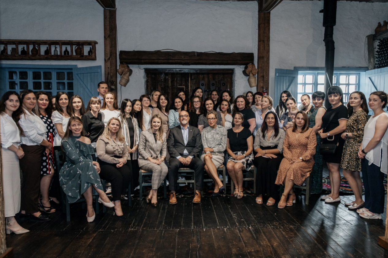 Evenimentul de prezentare a broșurii „Women in Cyber”
